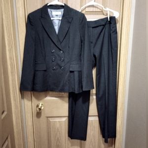 Women's Tahari black pinstripe Arthur S. Levine pantsuit size 10